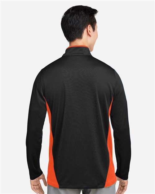 Black/ Team Orange-model Image